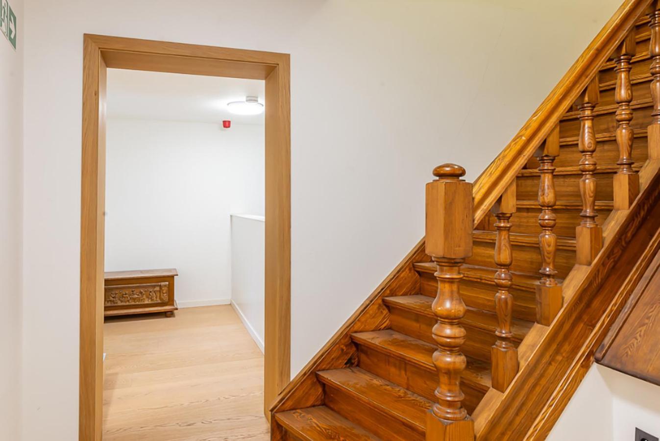 Guesthouses By Hotel Van Eyck Maaseik Bagian luar foto