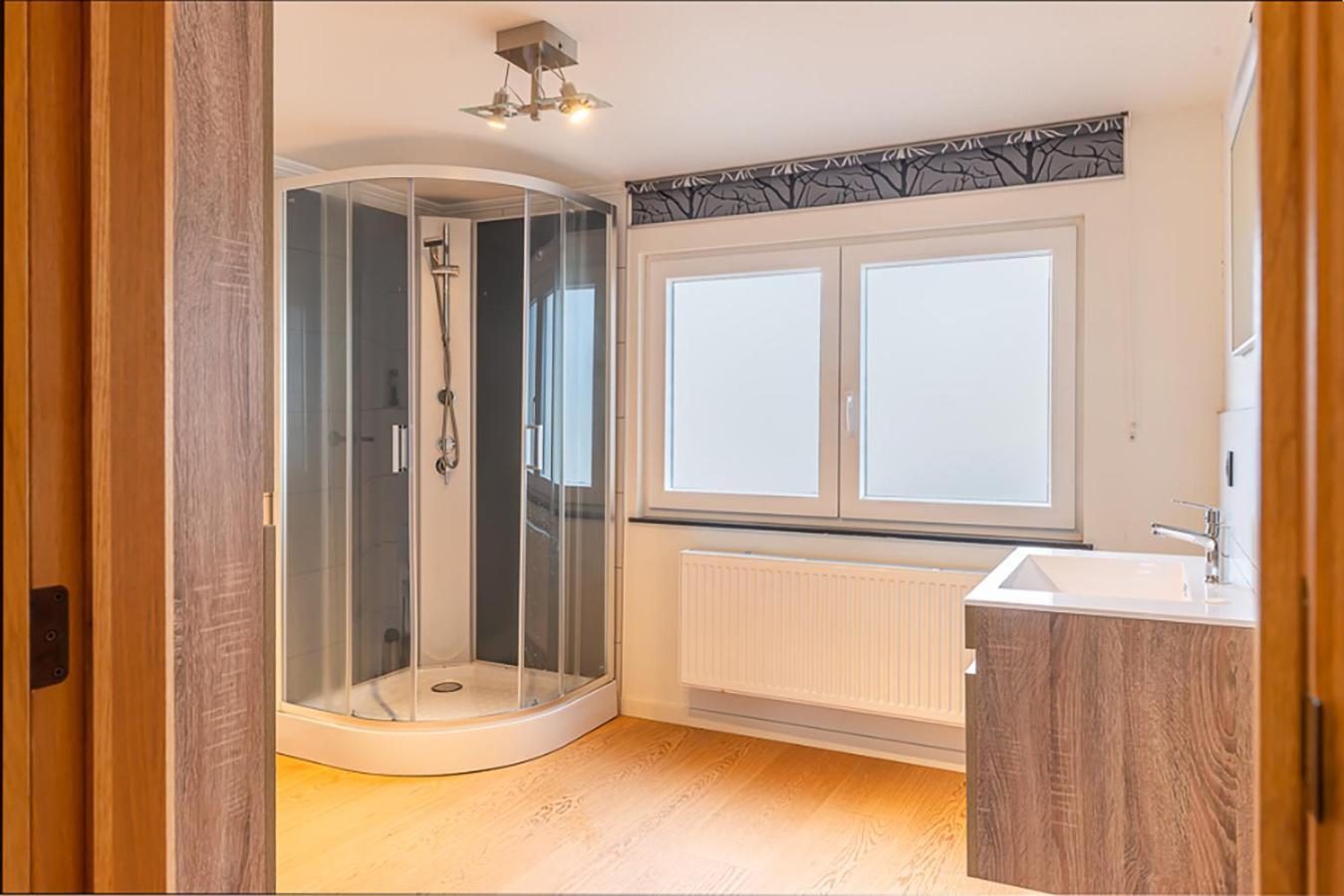 Guesthouses By Hotel Van Eyck Maaseik Bagian luar foto