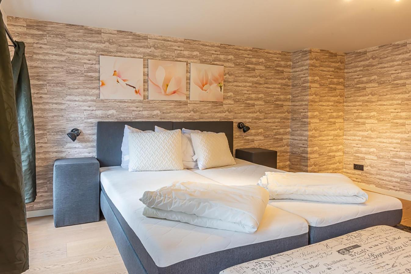 Guesthouses By Hotel Van Eyck Maaseik Bagian luar foto