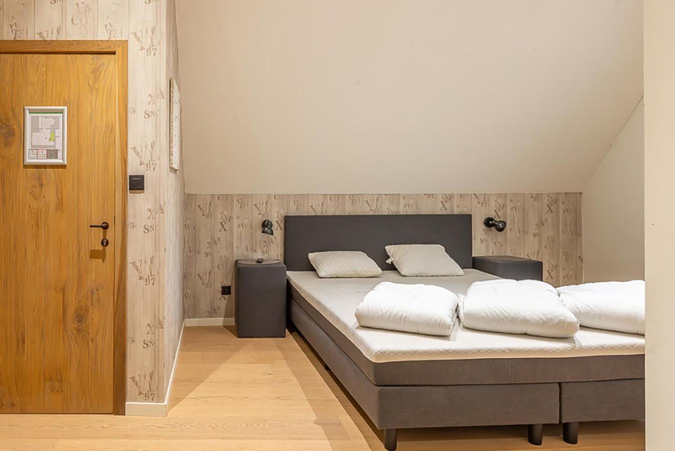 Guesthouses By Hotel Van Eyck Maaseik Bagian luar foto