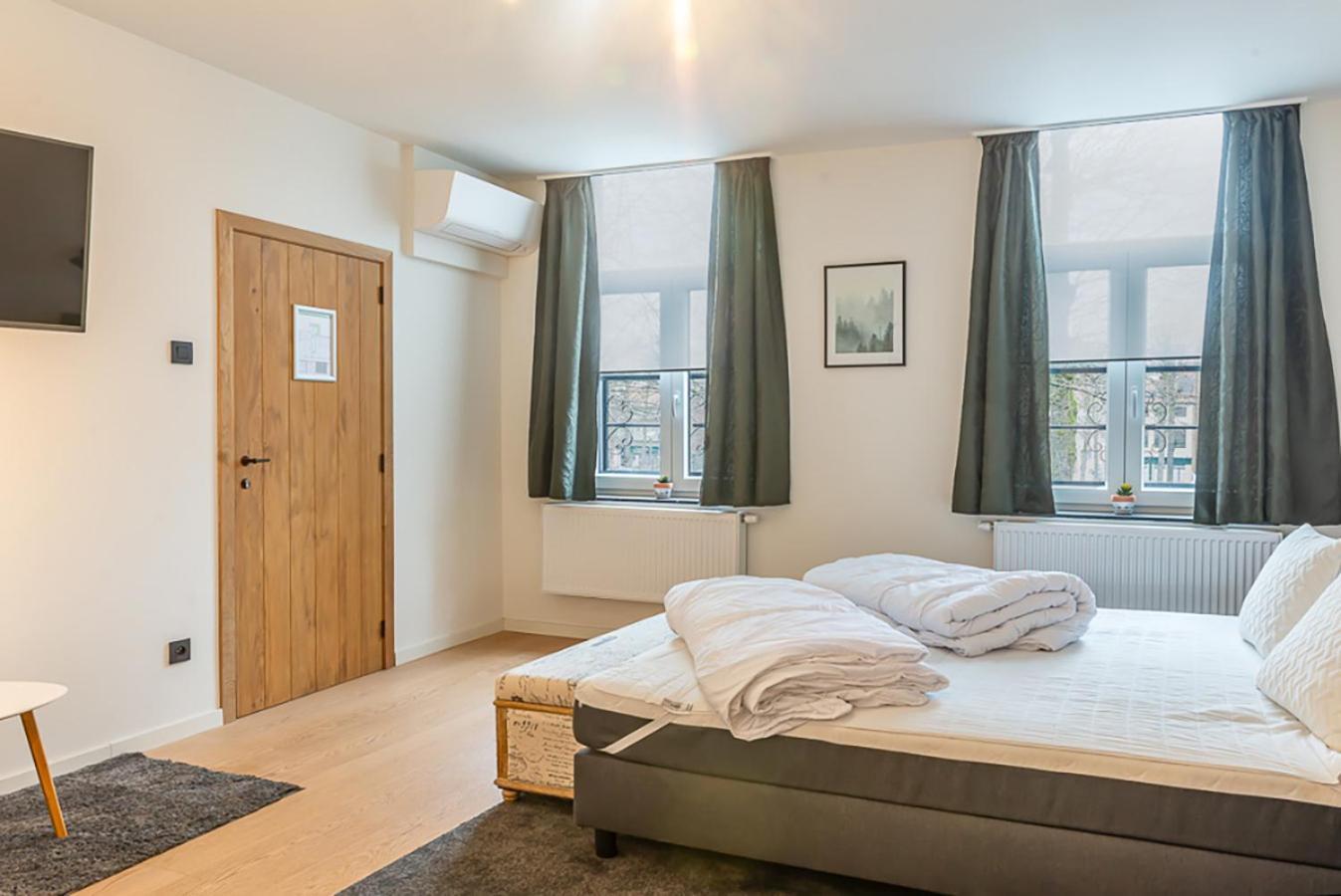 Guesthouses By Hotel Van Eyck Maaseik Bagian luar foto